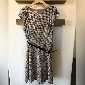 Anne Klein|NWT Neutral textured cap sleeve dress with black patent skinny belt•